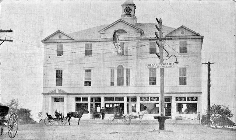 Wells_Maine_Town_Hall_1922